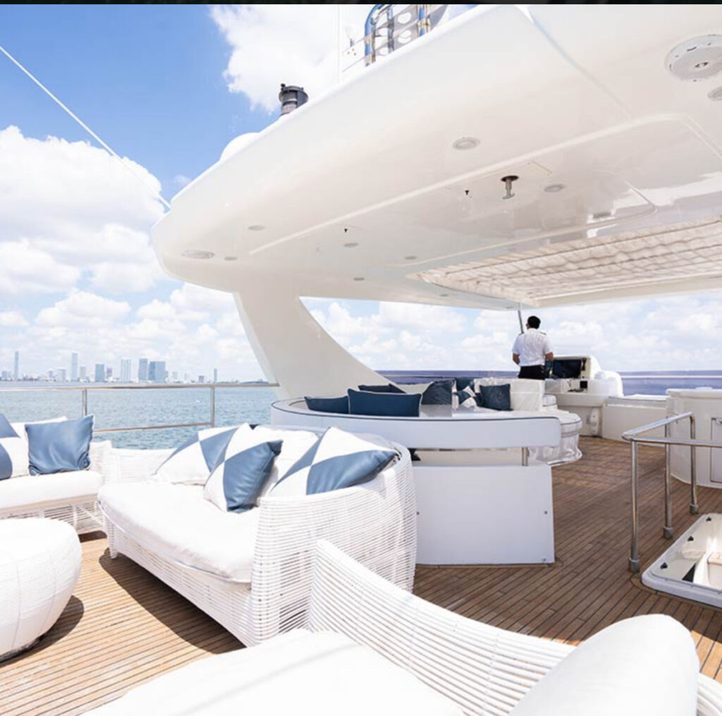 2020 Ferretti 82 Image 5